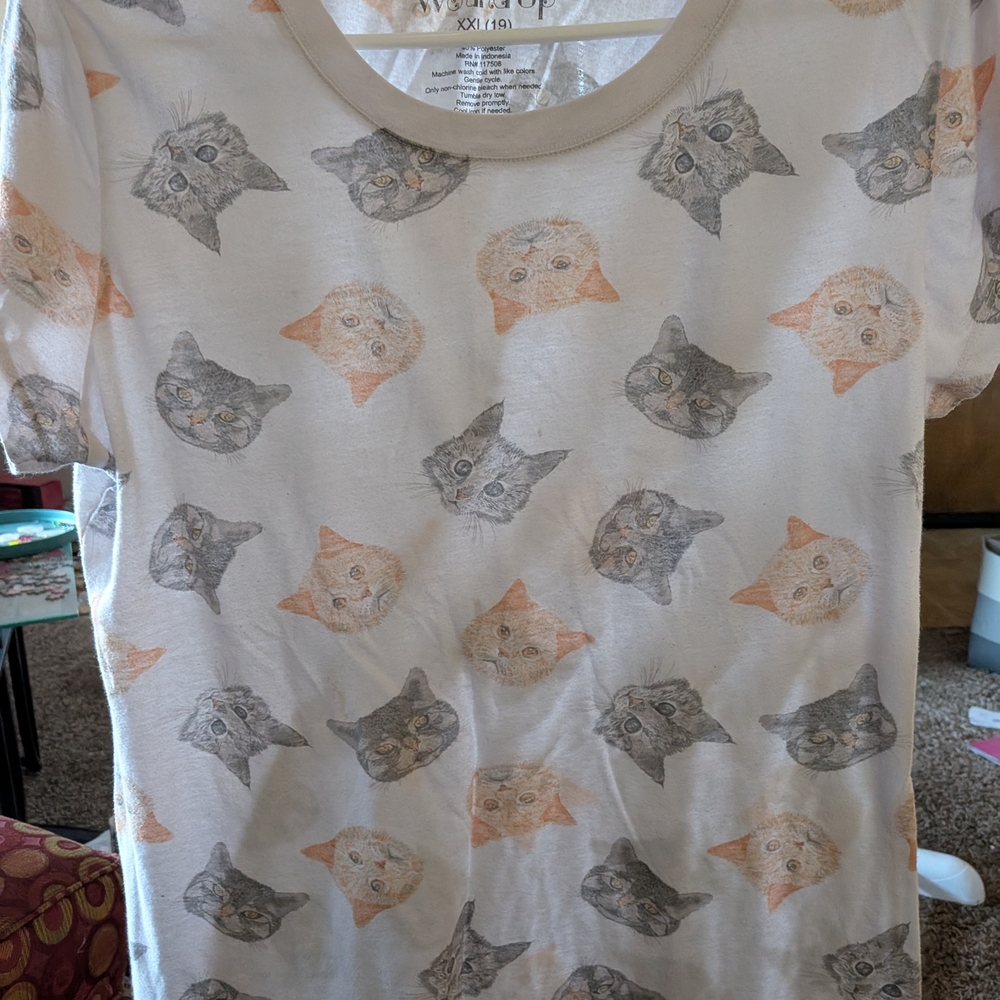 Wound Up Cat Face T-Shirt in Cream, Gray, and Orange